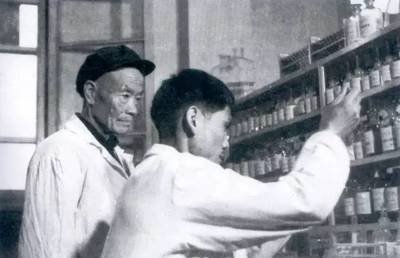 秦岭土郎中擅治腰椎病,为腰椎病人换上“铁腰板