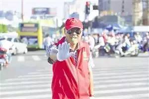 “捡命”做义工 感恩报社会 --记“铁腰板”志愿骨干张小平